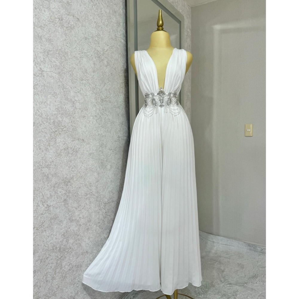 Elegant White Pleated Jumpsuit